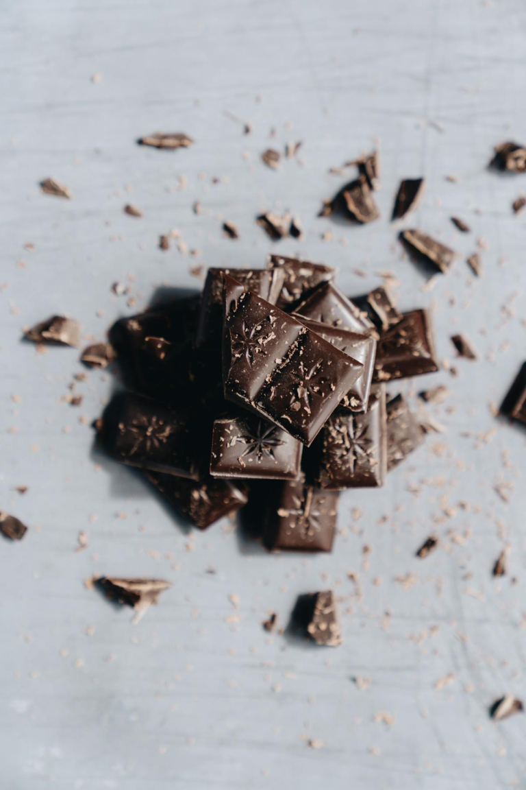Dark chocolate rich in magnesium for longevity nutrition Lisbon